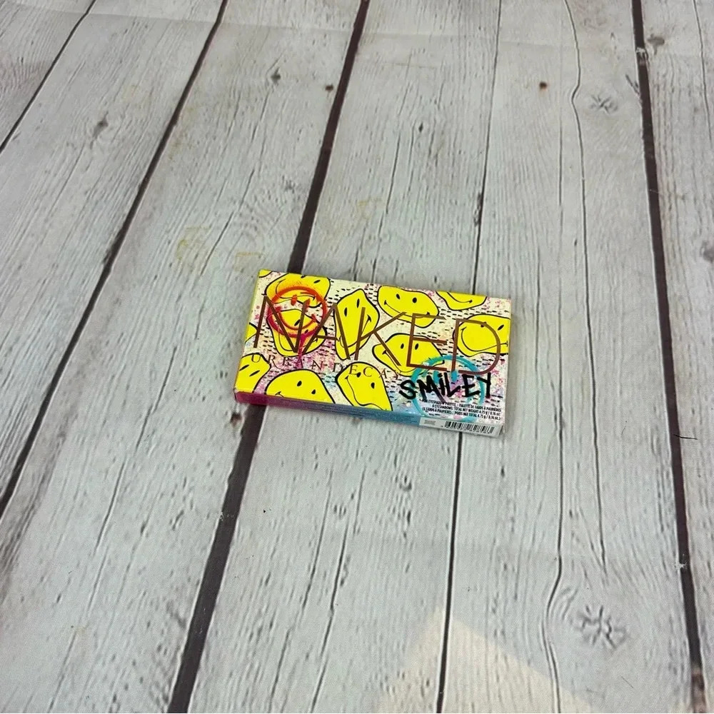 NWT urban decay naked mucho happy smiley eyeshadow palette coquette girl grunge
